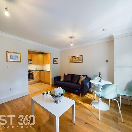 Redhill Town Centre Apartment By Livingo Luaran gambar