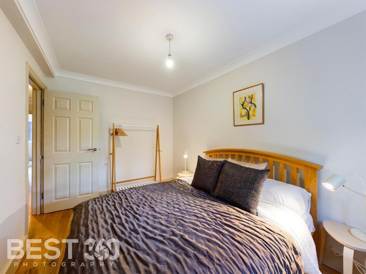 Redhill Town Centre Apartment By Livingo Luaran gambar