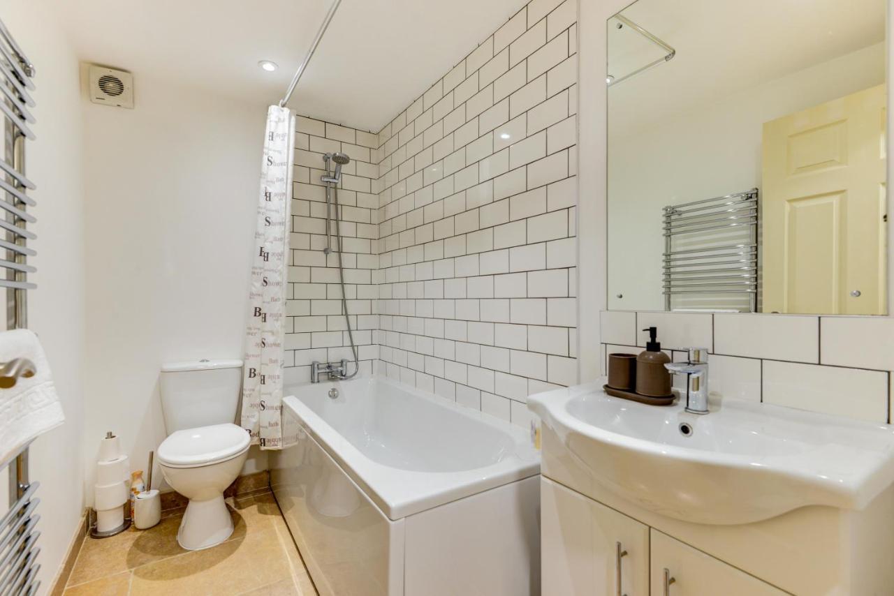 Redhill Town Centre Apartment By Livingo Luaran gambar