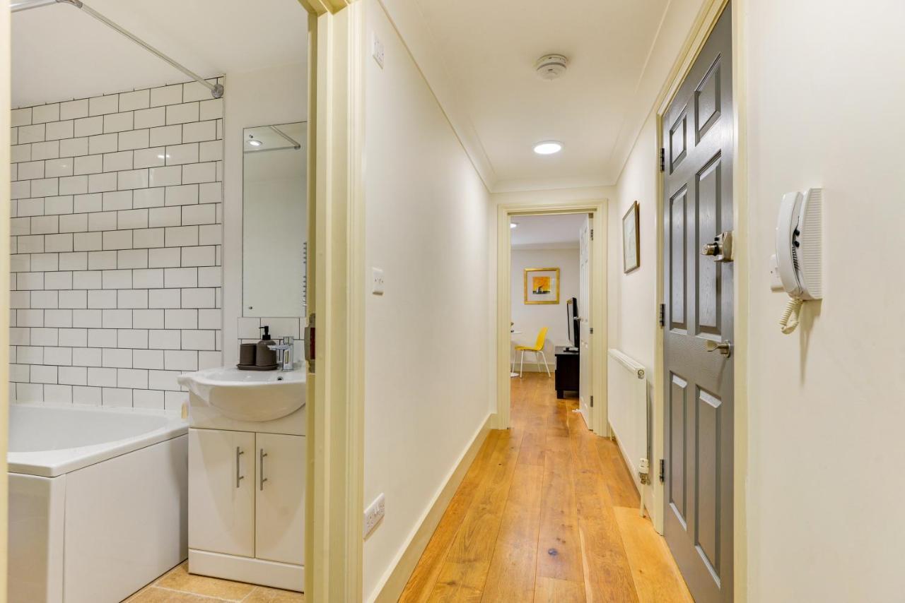 Redhill Town Centre Apartment By Livingo Luaran gambar